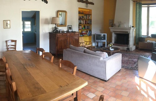 Villeherviers Cottage | Countryside Retreat: Family Gîte, Riverside, Loire Castles Nearby