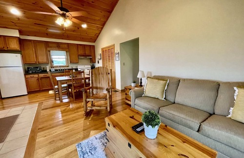 Cherry Creek Cabin | Countryside Retreat - Cabin 1