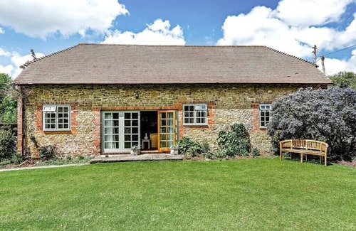 Chilworth House | Countryside retreat in Guildford, tranquil location, ideal for groups, sleeps 7!