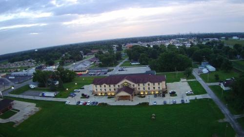 Robinson Hotel | Countryview Inn & Suites