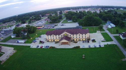 Robinson Hotel | Countryview Inn & Suites