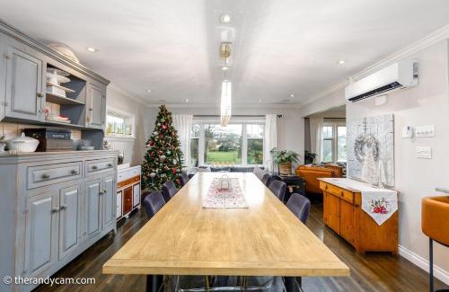 Saanich East House | Couple's Oasis at Horner Park