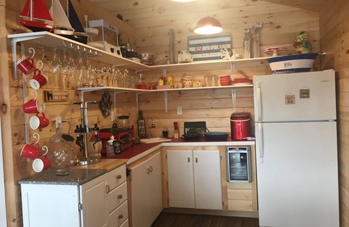 Terra Nova Cottage | Couple's Retreat, Beautiful Boathouse on the Water.