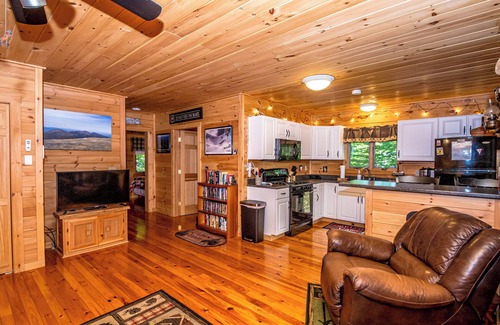 Intervale Cabin | Couples Adventure Getaway Log Cabin in the White Mountain