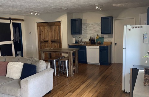 Linton House | Couples' Hideaway - Relaxing barndominium with hammock, firepit, & covered patio