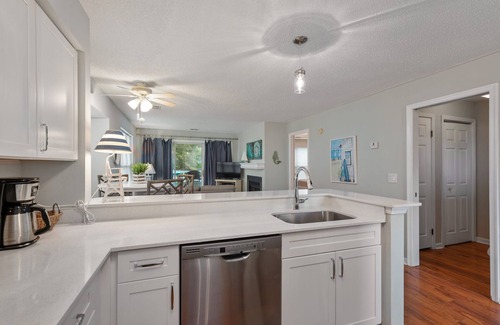Manteo Condo | Couples Retreat in Pirates Cove