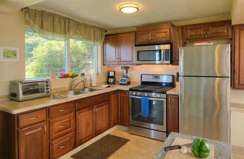 Estate Freemans Ground Villa | Couples Retreat, Sweeping VIEWS, Kayaks Await at the Beach!