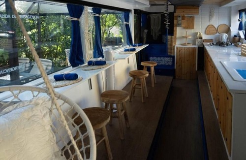 Goito House | COURT BEAUTIFUL WATER -Mobile Home
