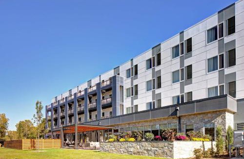 Appleton Hotel | Courtyard by Marriott Appleton Riverfront