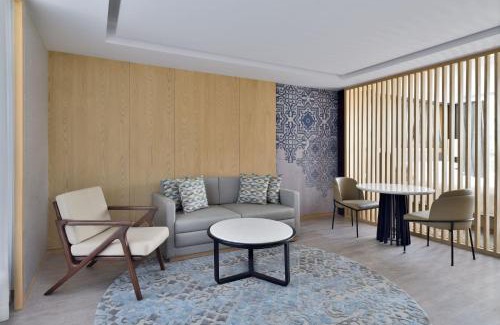 Faridabad Resort | Courtyard by Marriott Aravali Resort