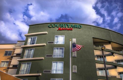 Charleston Hotel | Courtyard by Marriott Charleston Downtown/Civic Center