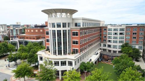 Greenville Downtown Hotel | Courtyard by Marriott Greenville Downtown