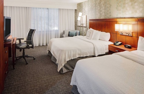West Homestead Hotel | Courtyard by Marriott Pittsburgh West Homestead/Waterfront