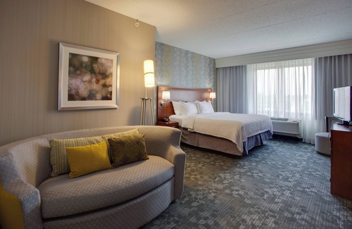 Farmingdale Hotel | Courtyard by Marriott Republic Aprt Long Island/Farmingdale