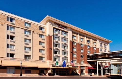 West Central Hotel | Courtyard Fort Wayne Downtown at Grand Wayne Convention Center