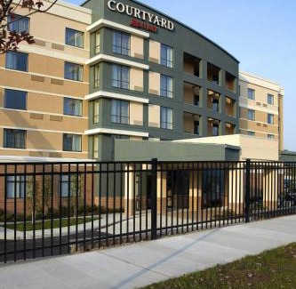 South Hills Hotel | Courtyard Pittsburgh Settlers Ridge/Robinson Township