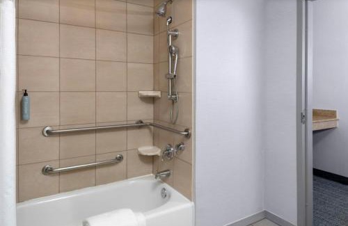 Grapeville Hotel | Courtyard Pittsburgh Greensburg