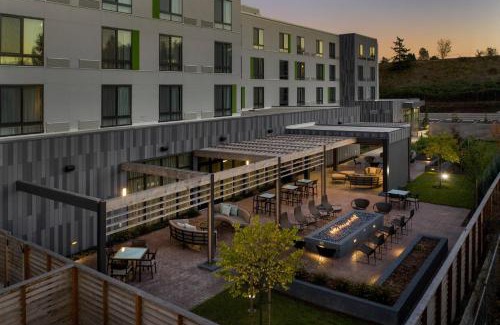 Wilkes East Hotel | Courtyard Portland East