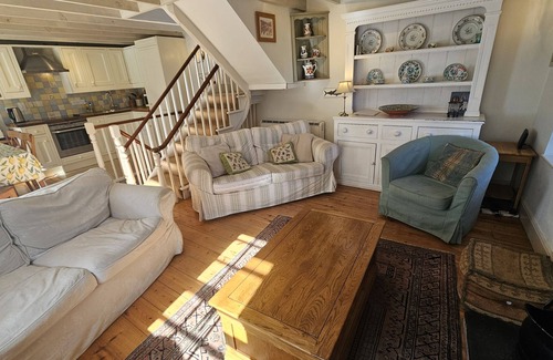 Portloe Cottage | Cove Cottage - sleeps 6 guests in 3 bedrooms