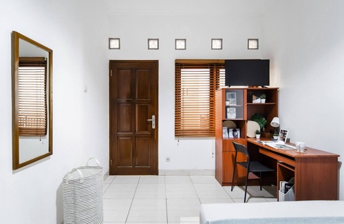 Kemanggisan Hotel | Cove Melita