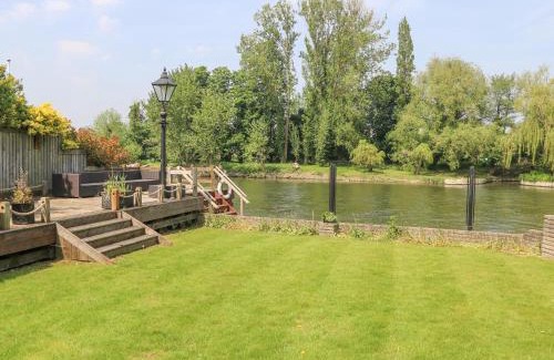 Wraysbury House | Coventina