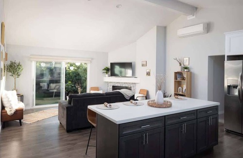 Clairemont Mesa House | Covered Backyard lounge w/Fire Pit|King Bed|BBQ