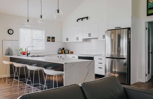 Trentham House | Cow Bell Cottage - Trentham, Retreat, perfect for Families, Bikers, and Foodies.