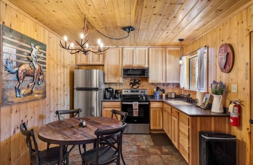 Greer Cabin | Cowboy Casita (Cabin 102)