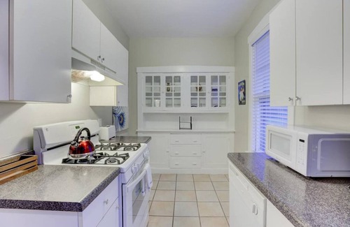 Cooper-Young Historic District House | Cox B · Cooper Young Bungalow w/all the Essentials!