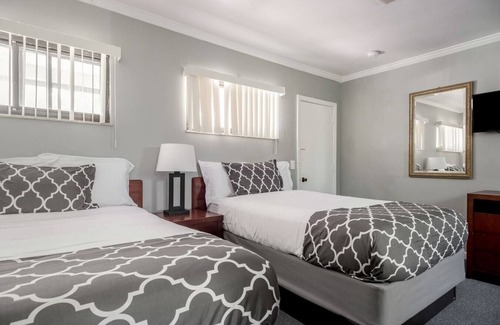 Riverview Hotel | Cozy Private Room with Bath| Sleeps 4| Free parking