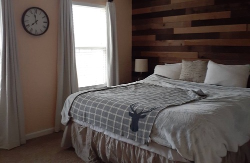 Mount Carmel Bed & Breakfast | Coziest Room in Town!