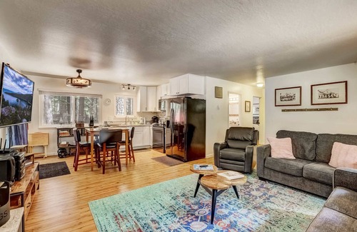 North Upper Truckee Cabin | Coziness Cabin - Cute little cabin in the Tahoe woods!