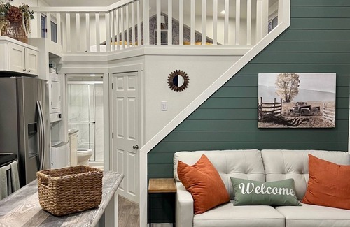 McKinney Cottage | Cozy 1.5-acre retreat carved out of an 11-acre ranch minutes from McKinney