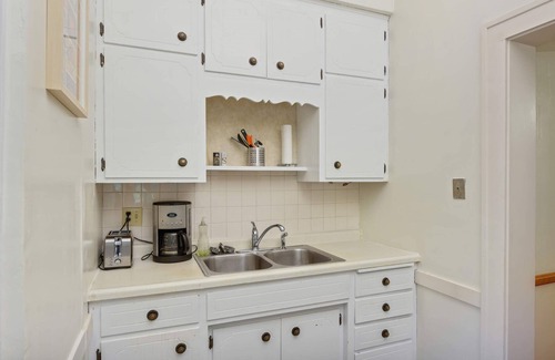 St. Paul Apartment | Cozy 1.5 Bdr Saint Paul, River Views, Old Charm meets modern style
