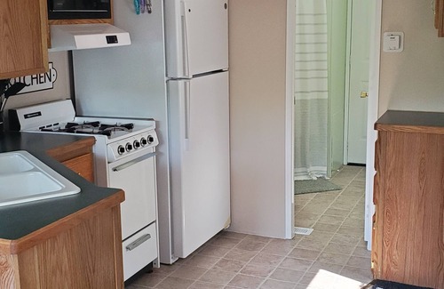 Alexandria House | Cozy 1-bdrm Glamping Trailer set in the woods of tranquil Alexandria - AC, WiFi