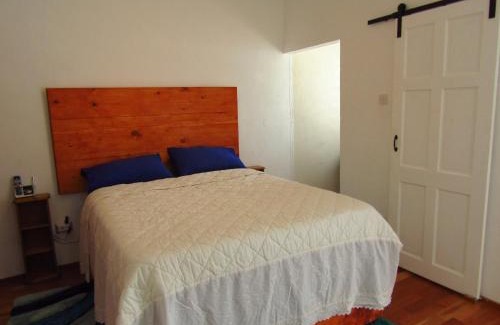Blue Waters Apartment | Cozy 1 bed Apt 2B in Rockley near American Embassy