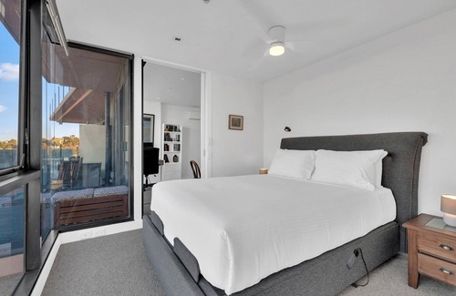 Cremorne Apartment | Cozy 1-Bed Near CBD with Pool Access