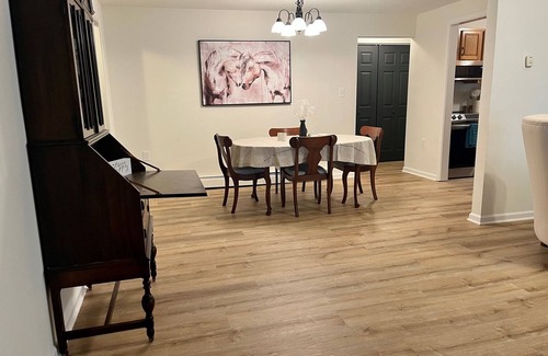 Royalton Apartment | Cozy 1-bedroom apartment in pleasant Middletown with WiFi, AC