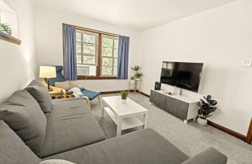 The Southampton Apartment | Cozy 1-bedroom apartment with free parking