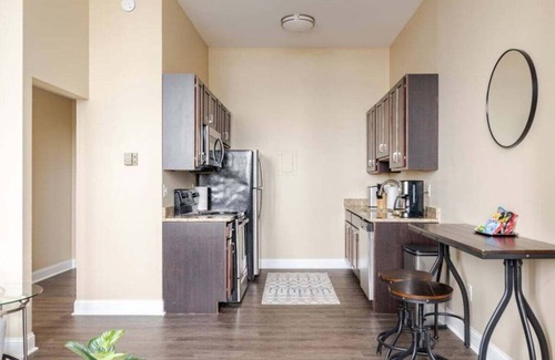 Downtown Detroit Apartment | Cozy 1-bedroom apartment in pleasant Detroit with AC
