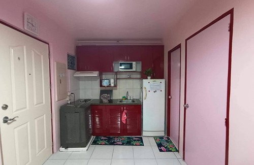 San Dionisio Condo | Cozy 1 Bedroom Condo near Manila NAIA Airport. With Pool. Avida Towers Sucat.