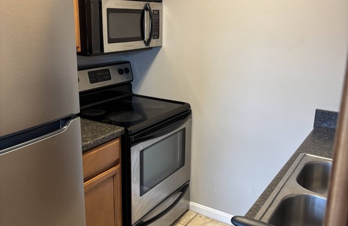 Jeffersontown Condo | Cozy 1-bedroom condo with WiFi, AC in delightful Jeffersontown
