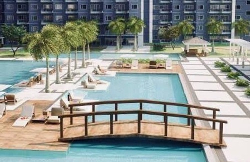 Makati Central Business District Condo | Cozy 1-bedroom condo in lovely Makati with Pool and City view, WiFi and Netflix