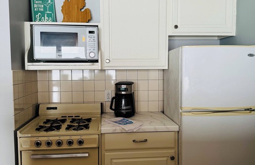 Onekama Condo | Cozy 1-bedroom condo on Lake Portage