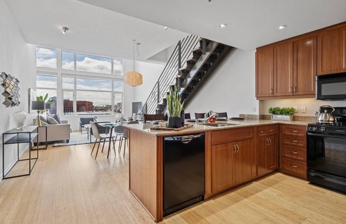 Emeryville Condo | Cozy 1-bedroom condo in fantastic Emeryville with fitness room, WiFi