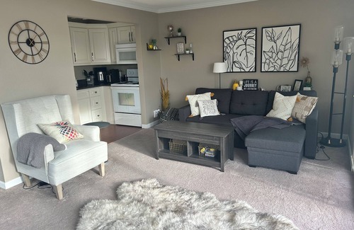 Moss Bay Condo | Cozy 1-bedroom condo with AC and WiFi in delightful Kirkland