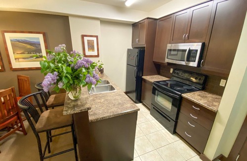 East Kootenay Condo | Cozy 1 Bedroom | Fitness Centre & Steam Room