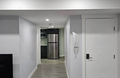 Southeast Calgary House | Cozy 1 Bedroom Guest Suite