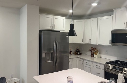 Little Canada Condo | Cozy 1-bedroom in 3 bedrooms with shared bathroom.