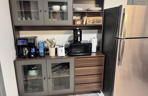 Erie Apartment | Cozy 1 bedroom upstairs apartment near Downtown Erie and lakeshore.